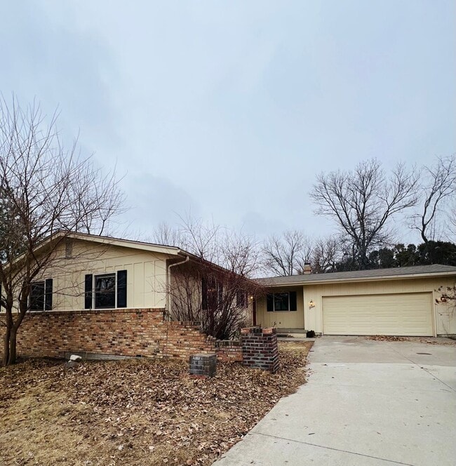 Building Photo - 5 Buena Dr