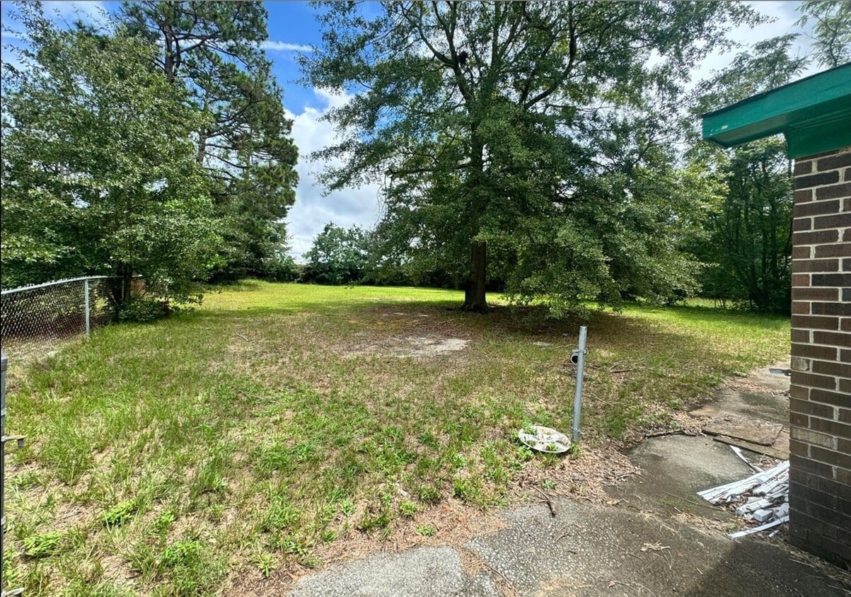 Building Photo - Charming 4-Bedroom Home in a Great Neighborhood with a Spacious Yard!