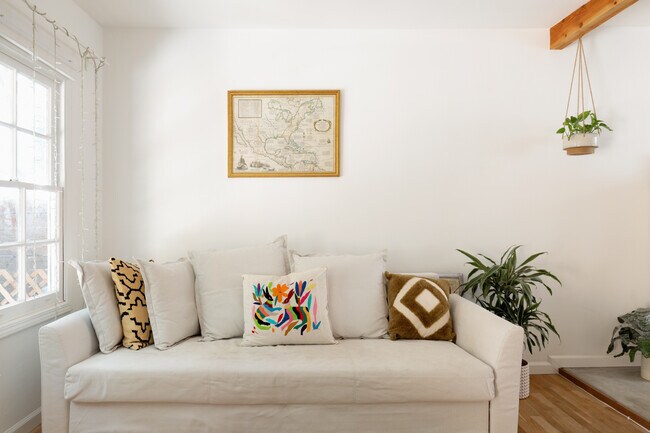 Foto del edificio - 1152 Wilcox Pl