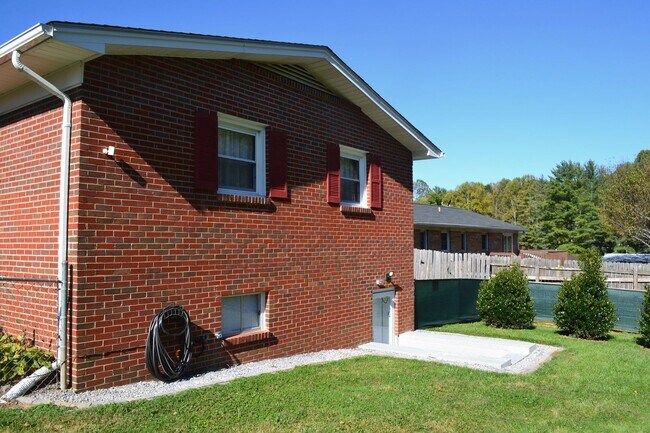Building Photo - 113 Harrell Rd