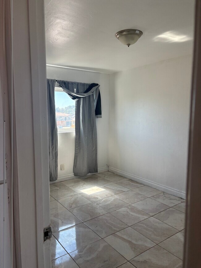 Foto del edificio - 5071 Sterling Ct