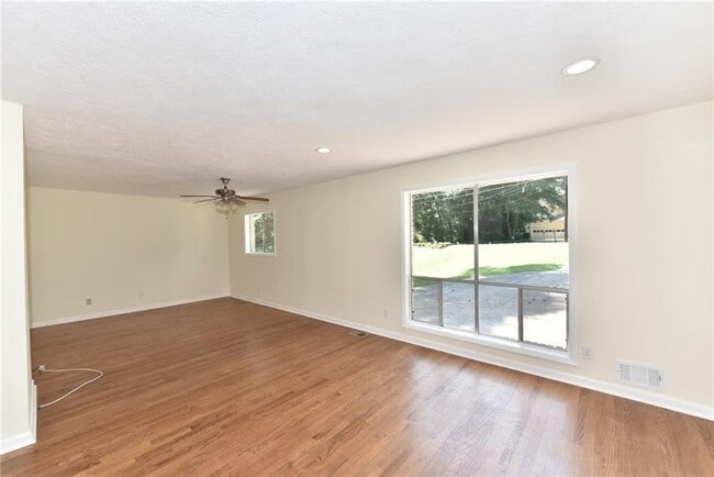 Building Photo - 1394 Rock Springs Cir NE