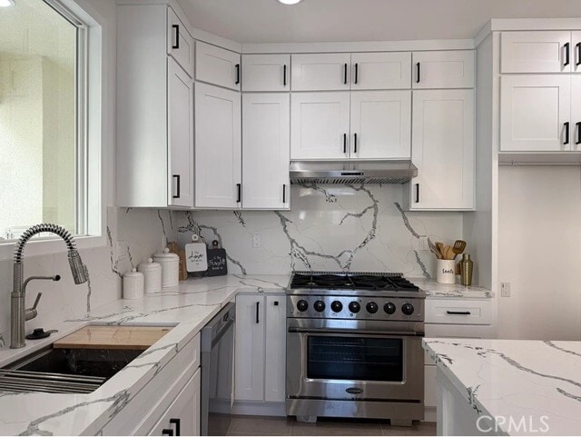 Foto del edificio - 8081 La Palma Dr