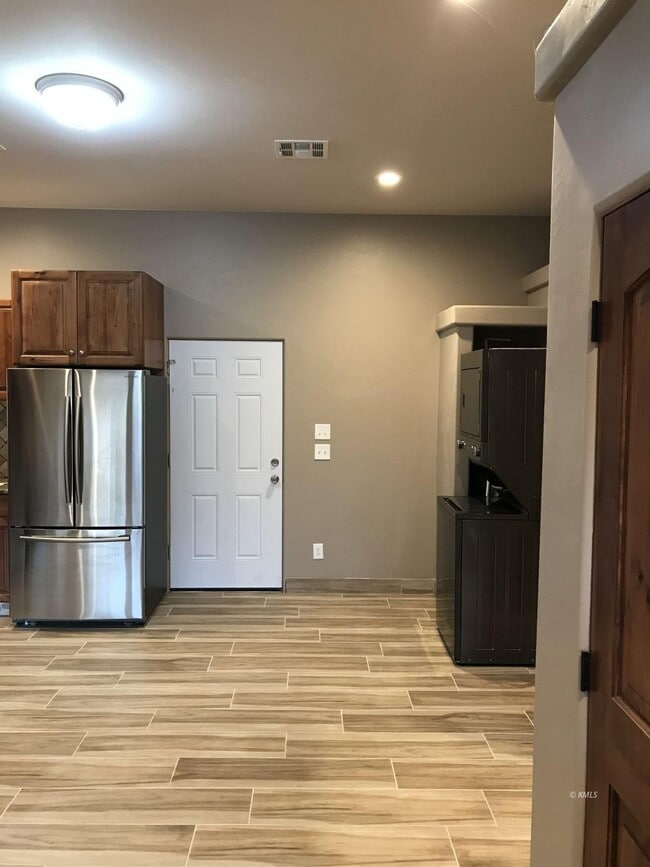 Foto del edificio - 598 S Hillside Dr