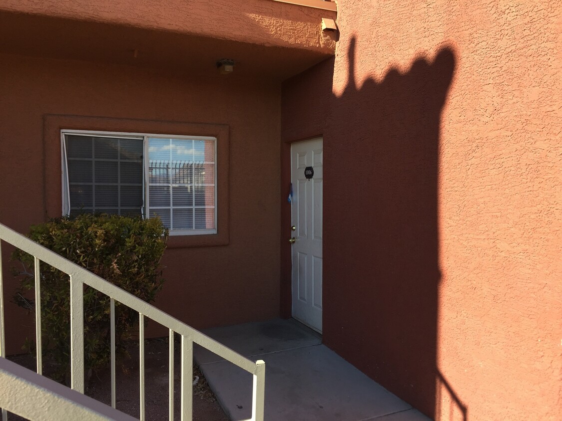Foto principal - GATED POOL COMMUNITY NEAR AIR FORCE BASE!