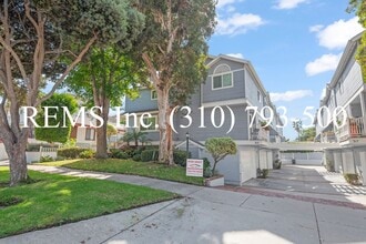 Building Photo - 313 N Broadway