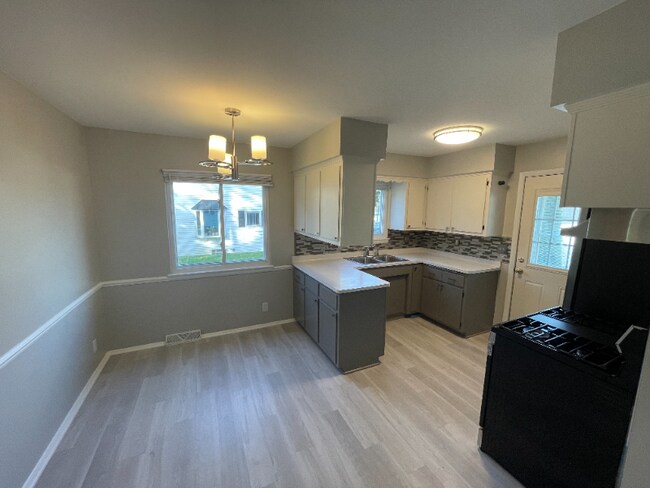 Foto del edificio - 4148 S Herman St