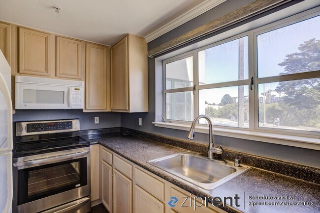 Building Photo - 298 Portola Dr