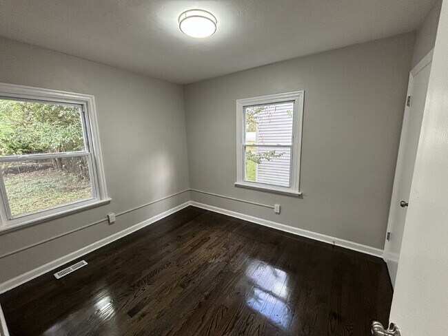 Foto del edificio - Charming 4-bed home in Gary!