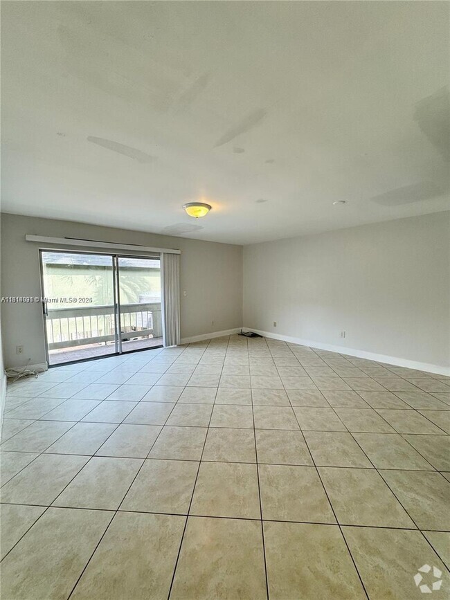 Building Photo - 9370 SW 87th Ave