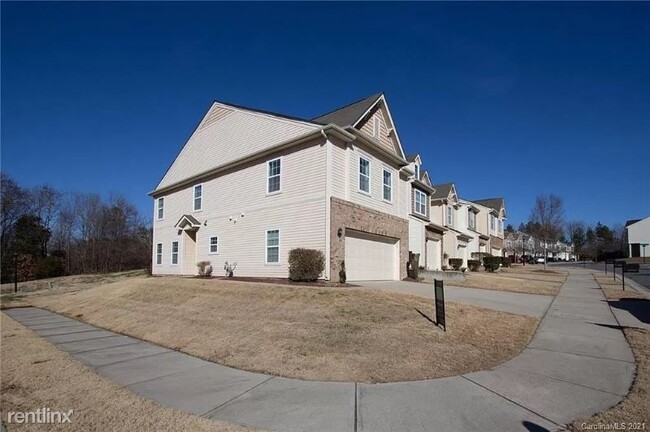 Building Photo - 3 br, 3 bath Townhome - 14322 Drake Watch Ln
