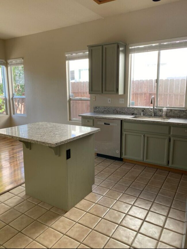 Building Photo - 7012 Sandy Souza Way