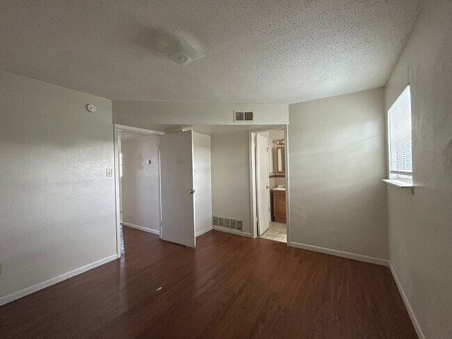 Building Photo - 930-940 S 15th Street