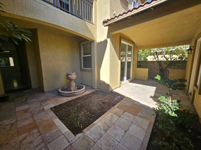 Building Photo - Executive home in South Corona!