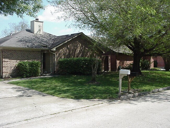 Foto del edificio - 10822 Lynbrook Dr