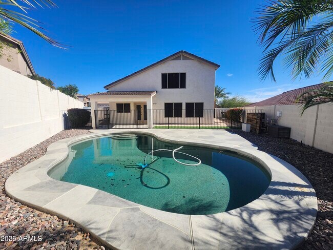 Foto del edificio - 15846 S 17th Ln