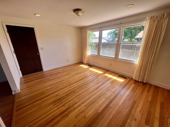 Foto del edificio - 2570 Aztec Ave