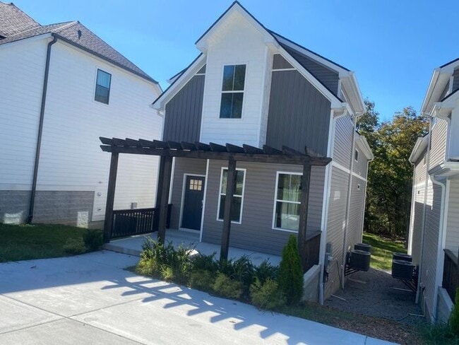 Building Photo - Beautiful Brand New Construction in Madiso...