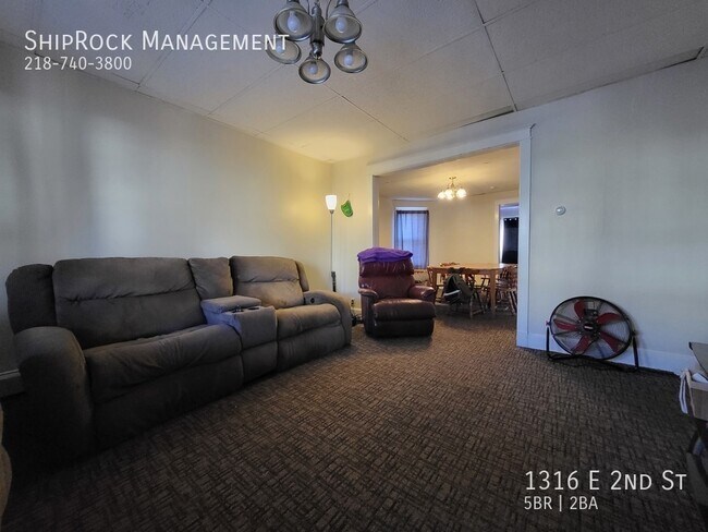 Foto del edificio - 1316 E 2nd St