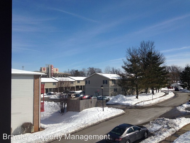 Building Photo - 207 E Varsity Ln