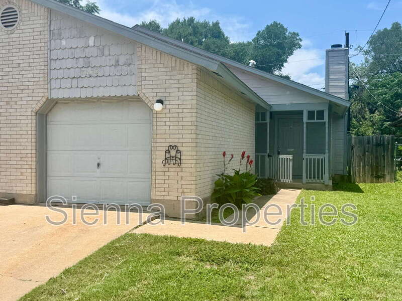 Primary Photo - 7208 Lilac Ln