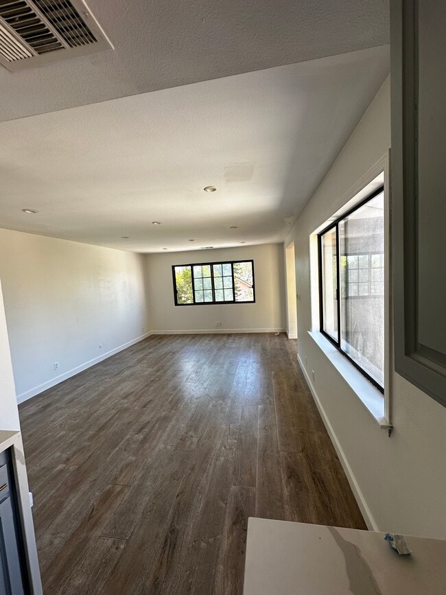 Extra Large Living Room - 8532 Vine Valley Dr