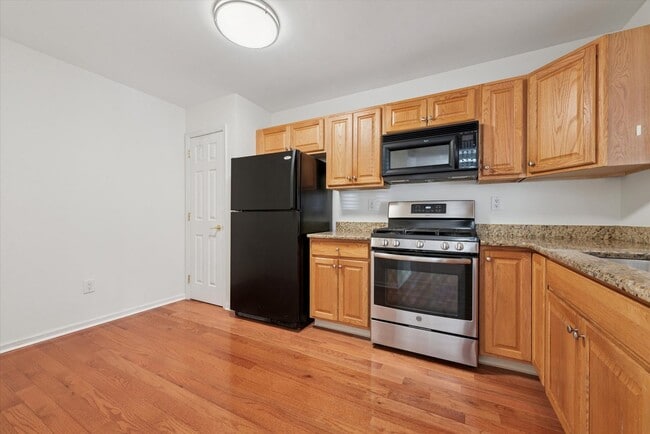 Building Photo - Beautiful 2BR/2.5BA Townhome in Byers Station with Finished Basement & Community Amenities