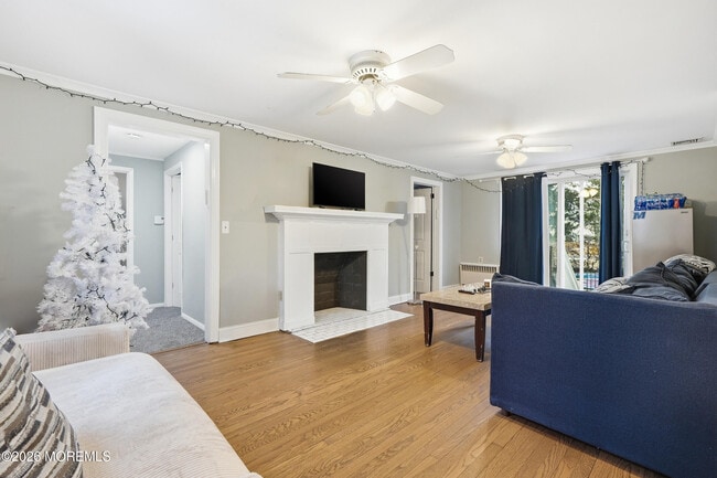 Foto del edificio - 416 Roosevelt Ave