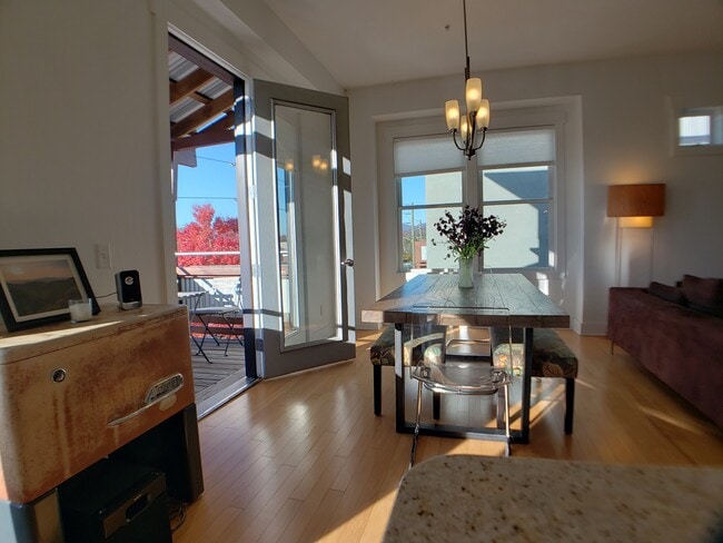 Foto del edificio - 915 Haywood Rd