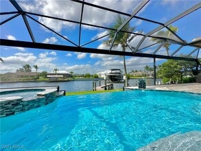 Building Photo - 2544 SW 28th Pl