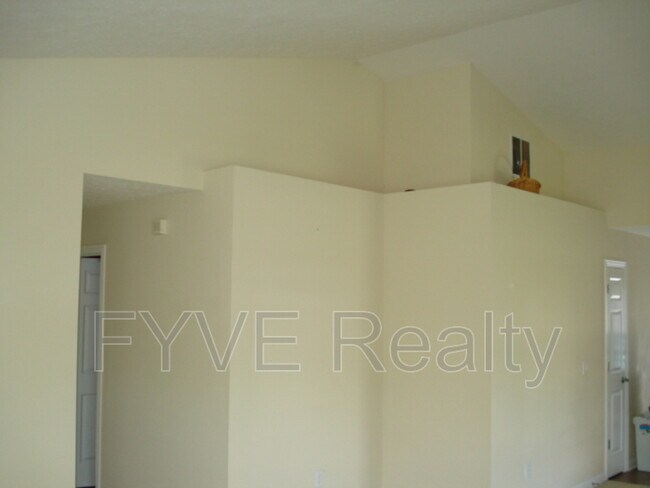 Foto del edificio - 7167 Hillmont Dr