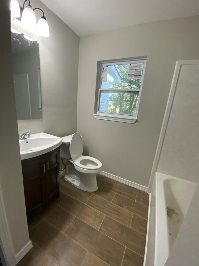 Foto del edificio - 615 Wesley Ln E