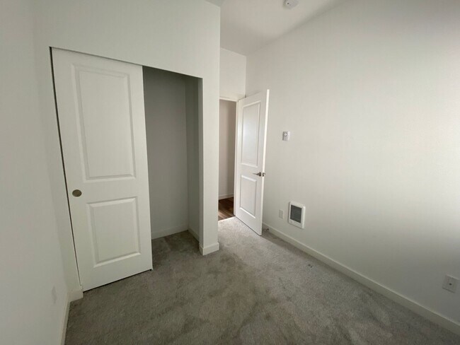 Foto del edificio - 3 Bedroom Close to Town