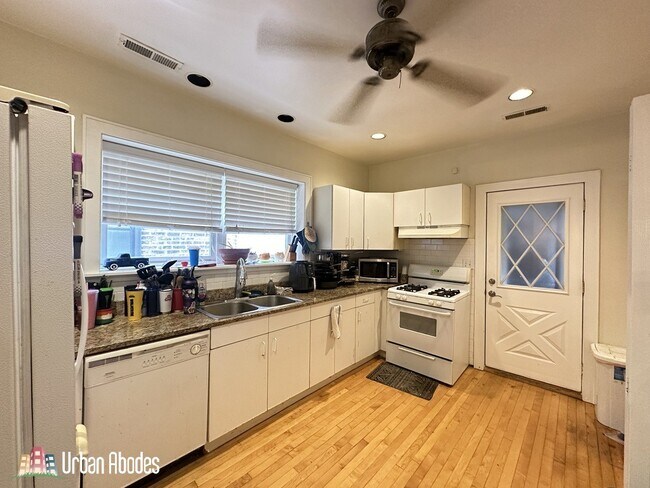 Foto del edificio - 2619 W Greenleaf Ave