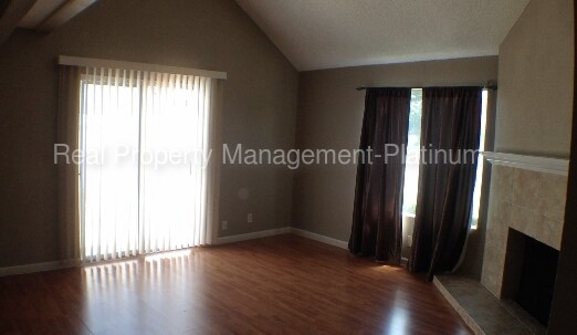 Foto del edificio - 1250 E Shaw Ave