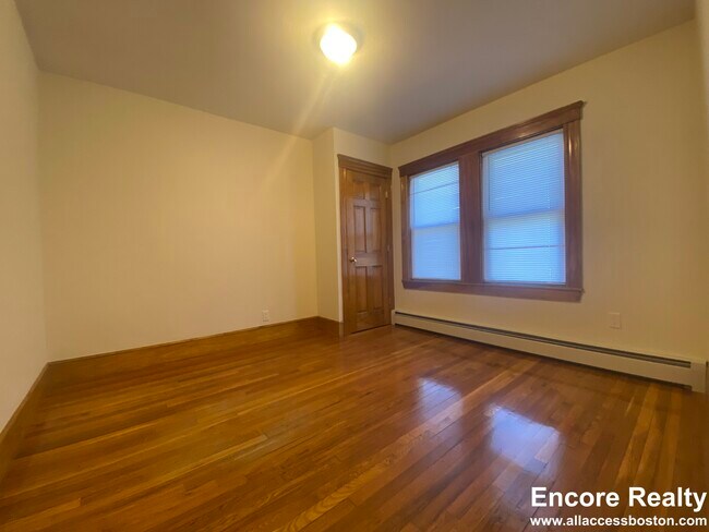 Building Photo - 32A Morrison Ave