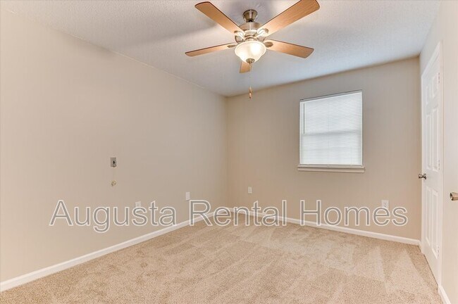 Building Photo - 520 E Buena Vista Ave