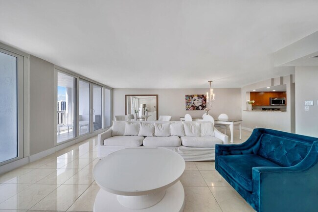 Foto del edificio - 1717 N Bayshore Dr