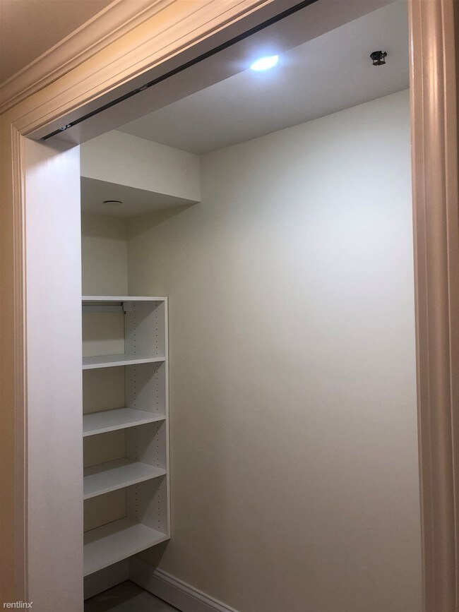 Foto del edificio - 1 br, 1 bath  - 22 Chauncy St Apt 22B