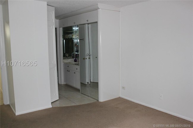 Building Photo - 3730 Inverrary Dr