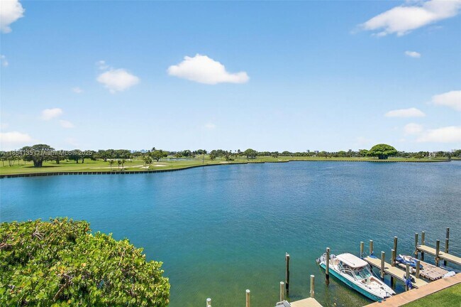 Foto del edificio - 9250 W Bay Harbor Dr
