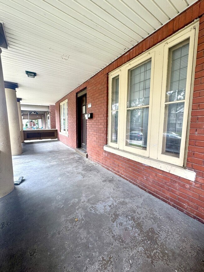 Foto del edificio - 6 Bedroom on Campus