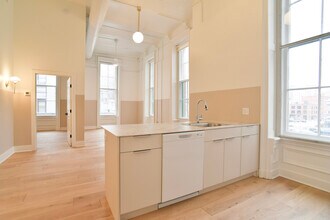 Building Photo - 30 W Broad St