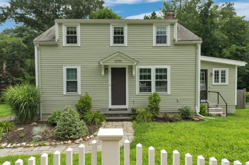 Primary Photo - 1771 Main St