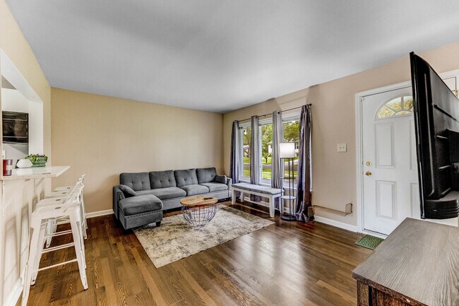 Building Photo - 219 Monterey Dr