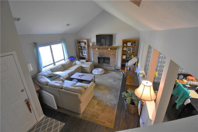 Foto del edificio - 552 Plymouth Ln
