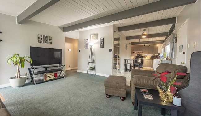 Building Photo - Don't miss out on calling this property your new home!
