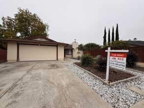 Building Photo - 773 Valley Green Dr