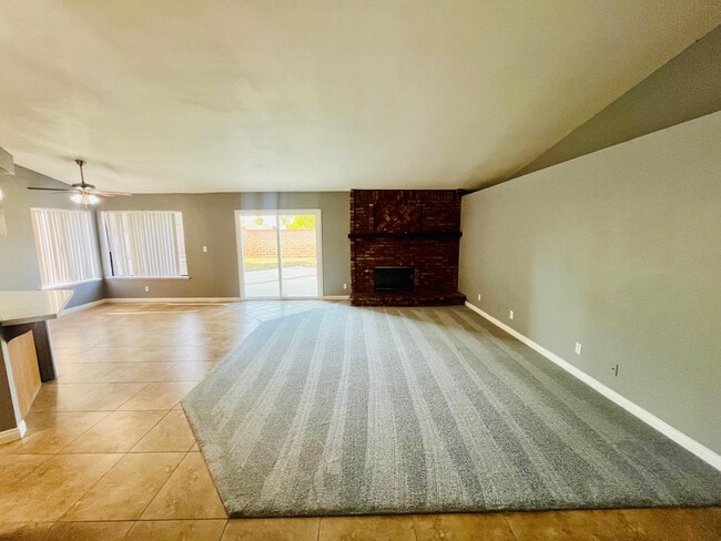 Building Photo - 4645 Alojar Ln