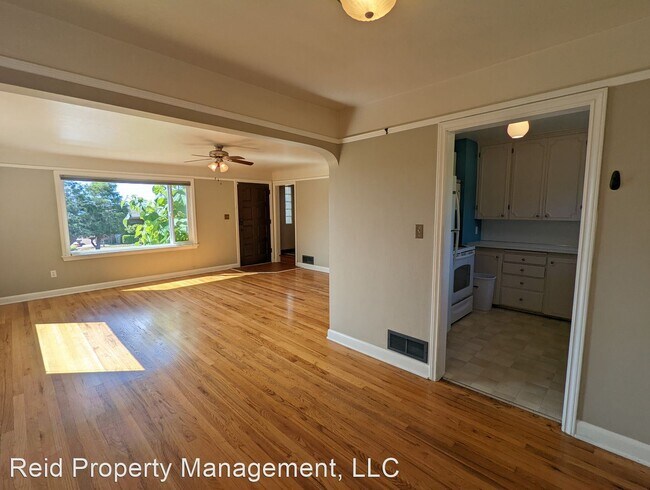 Building Photo - 3 br, 1 bath House - 2626 E 17th St